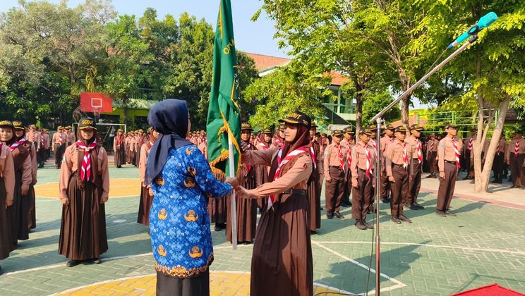 Peringati Hari Kesaktian Pancasila, MTsN 4 Sidoarjo Gelar Upacara Bendera dan Lantik Pengurus OSIM 2026/2027