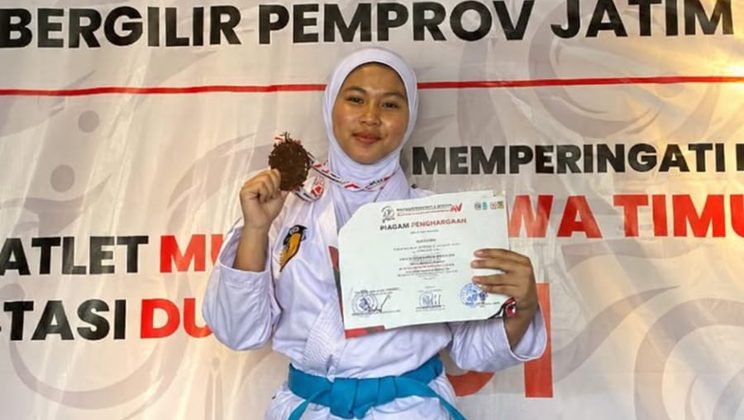 Ananda Rania Athifa, Siswi Kelas 7B MTsN 4 Sidoarjo Raih Juara 3 Kata Beregu Pemula Putri di Kejurnas Karate Open