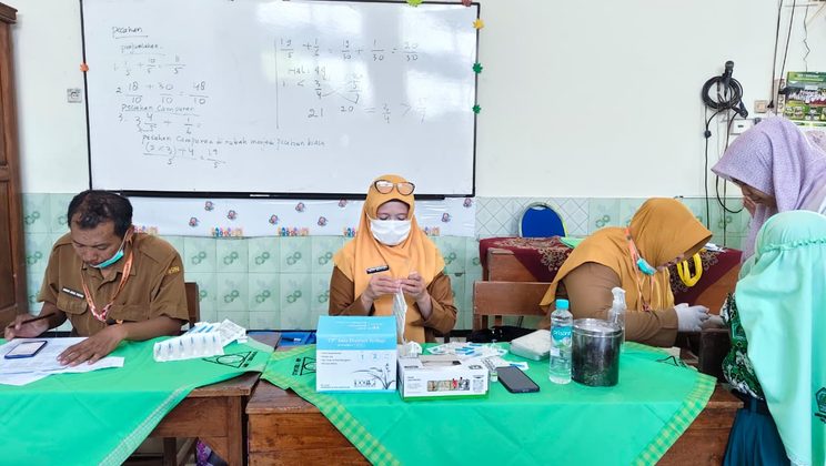 Dukung Program Kesehatan Anak, MIN 1 Sidoarjo Gandeng Puskesmas Buduran Sukseskan Imunisasi Siswa