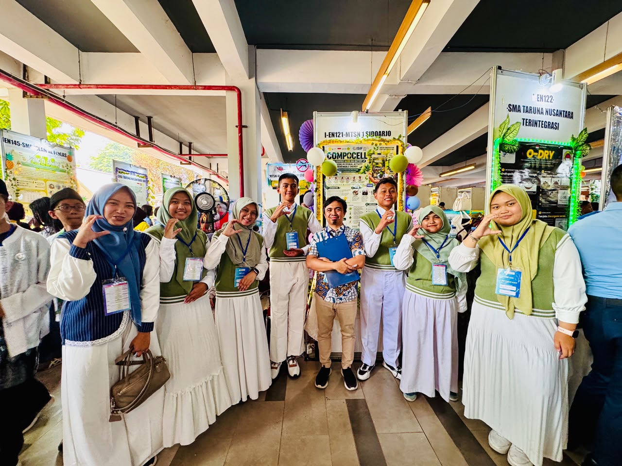 Inovasi Tanpa Batas, MTsN 1 Sidoarjo Raih 2 Medali Emas dan 2 Medali Perak Pada Ajang International Science and Invention Fair 2026 di Universitas Indonesia Depok