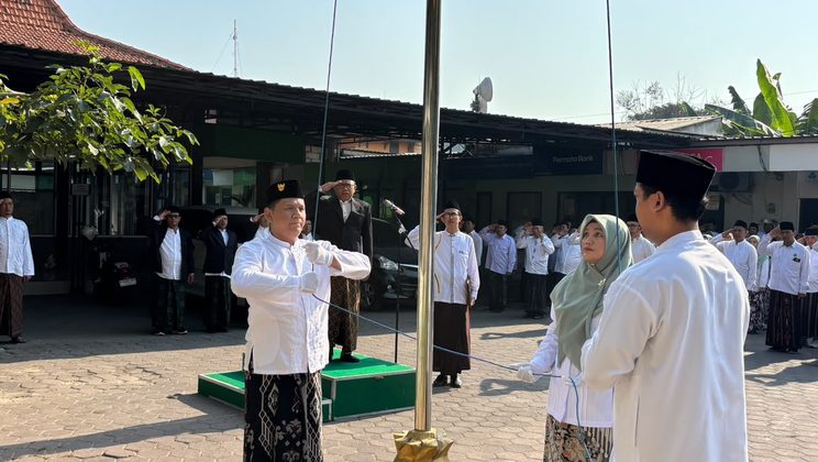 Upacara Hari Santri 2026, Kemenag Sidoarjo Teguhkan Peran Santri Menuju Indonesia Emas