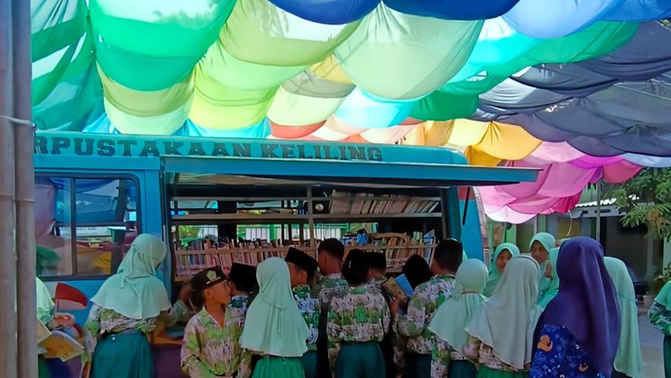 Wujudkan Kemampuan Literasi Secara Holistik, MIN 1 Sidoarjo Gandeng Perpustakaan Keliling dalam Semarak Bulan Bahasa 2026